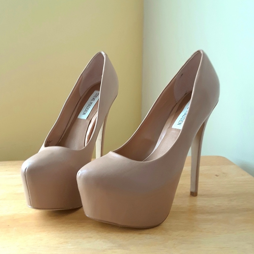 Steve Madden Nude Dejavu Pumps Size 7